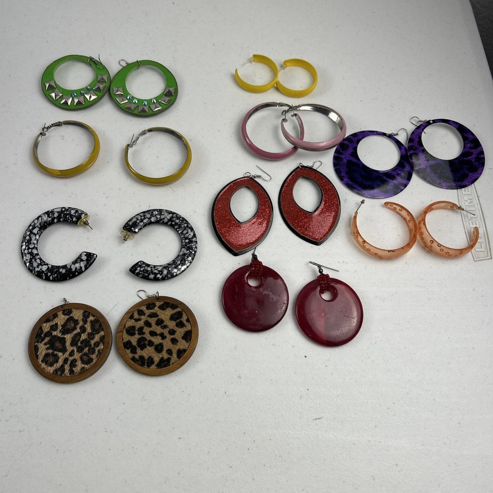 Lot of 10‎ Pierced Earrings Modern Vintage Styles Enamel Hoops Geometric Mix
